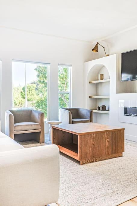 La Retreat: Stylish 3br